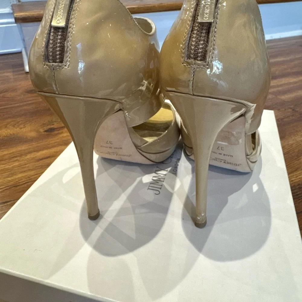 JIMMY CHOO Tan Patent Leather Stiletto Heels with Peep-Toe Design (37) - Picture 7 of 10